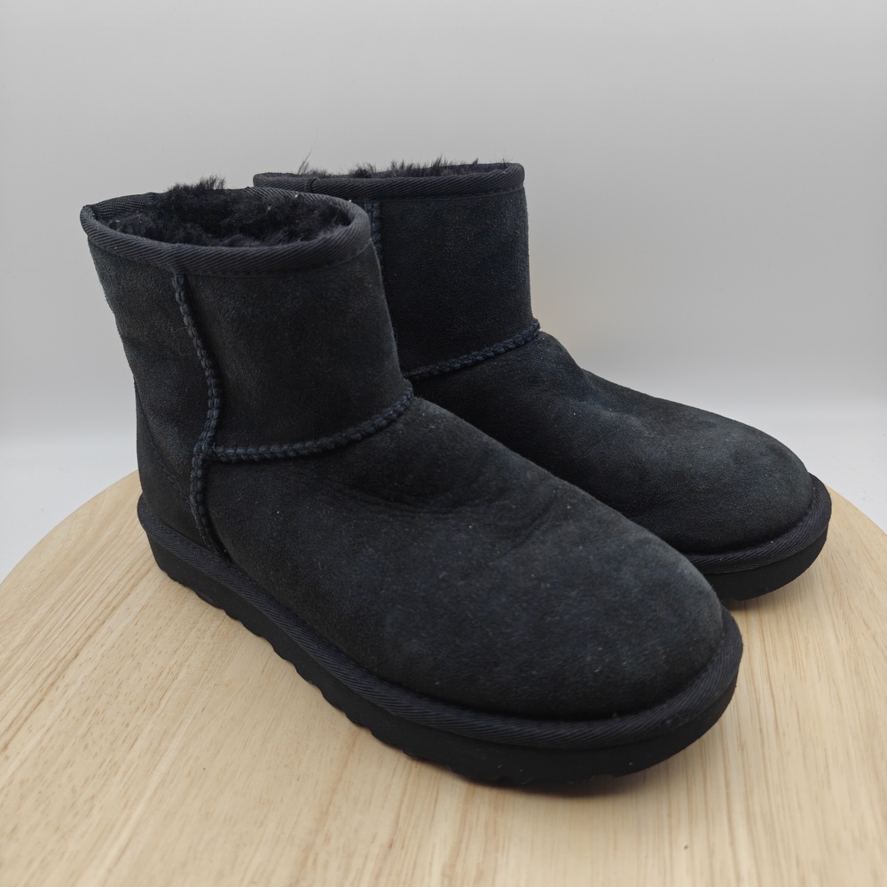 UGG Boots Womens Size 5 Black Suede Shearling Ankle Boot F26121C Sheepskin